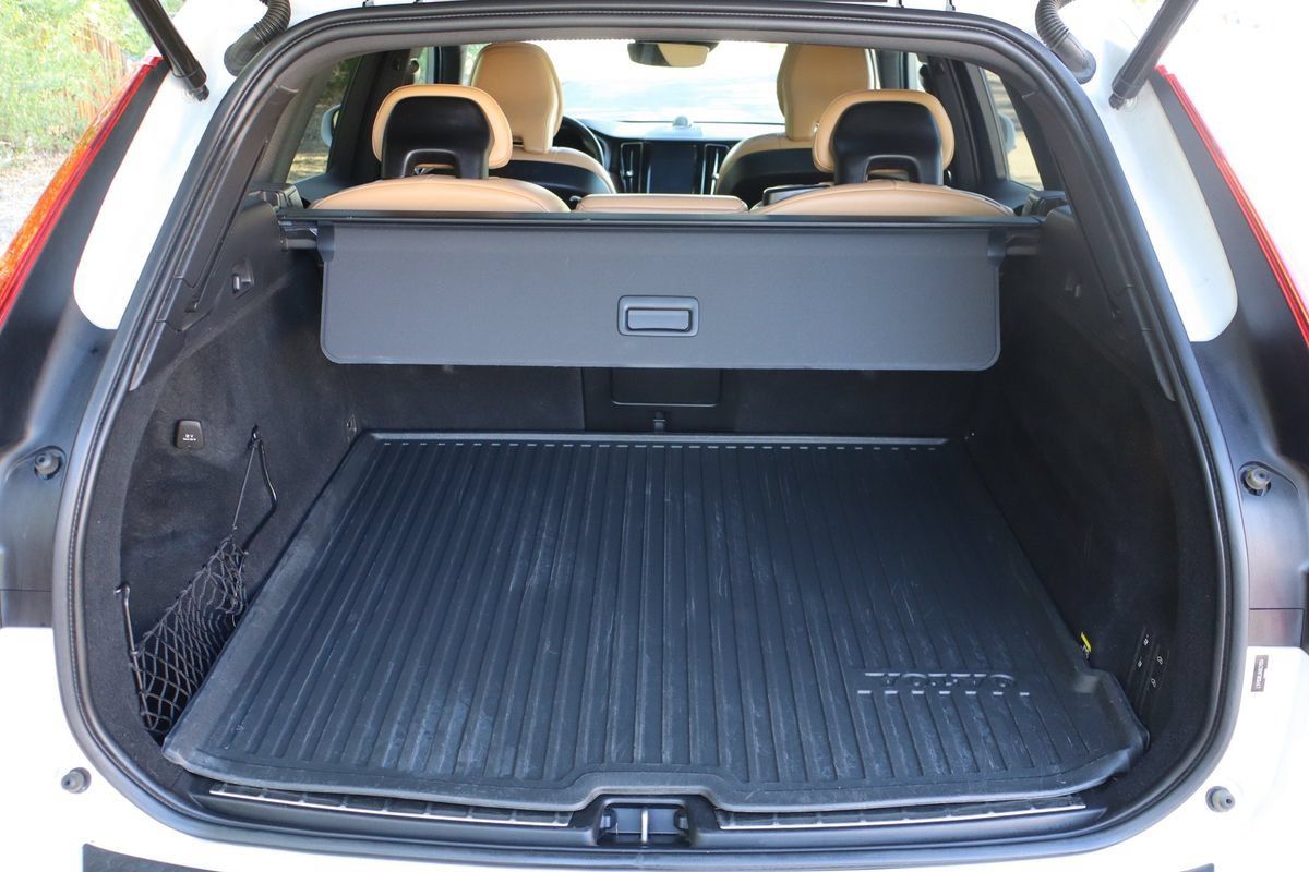 Used 2019 Volvo XC60 T5 Inscription w/ Protection Package AWD/4WD image 14