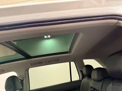 Used 2018 Volkswagen Tiguan SE w/ Panoramic Sunroof Package AWD/4WD image 50