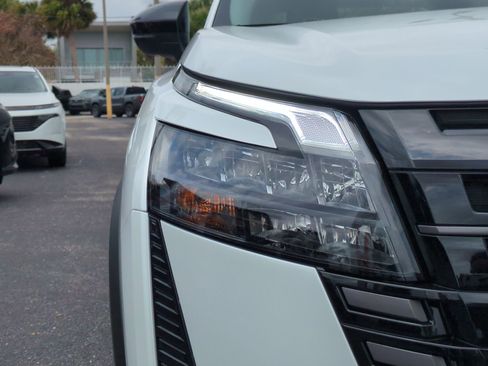 New 2026 Nissan Pathfinder SL FWD image 10