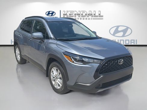 Used 2024 Toyota Corolla Cross LE FWD image 1