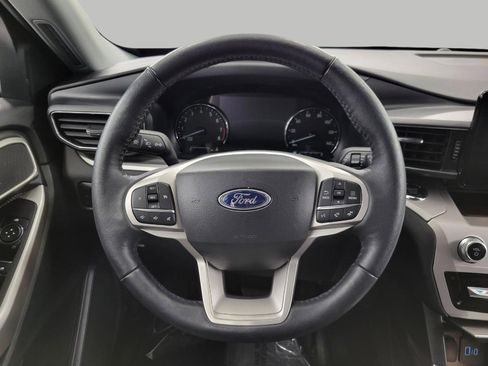 Used 2023 Ford Explorer XLT w/ Equipment Group 202A image 5