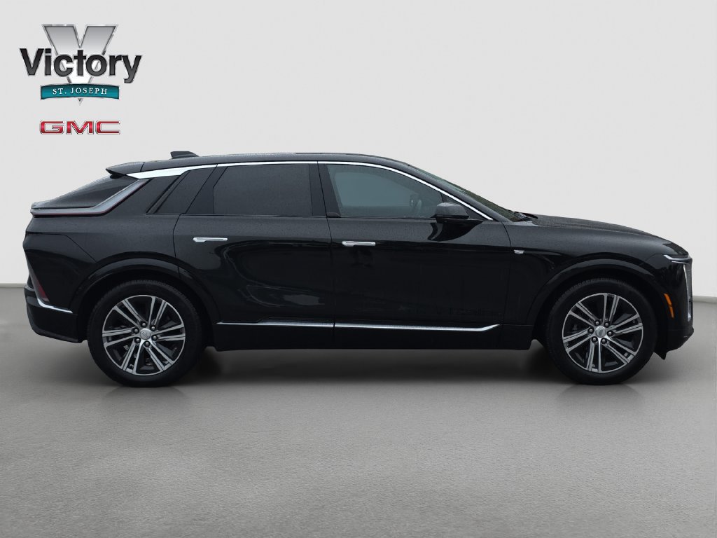 Used 2023 Cadillac Lyriq 2WD image 19