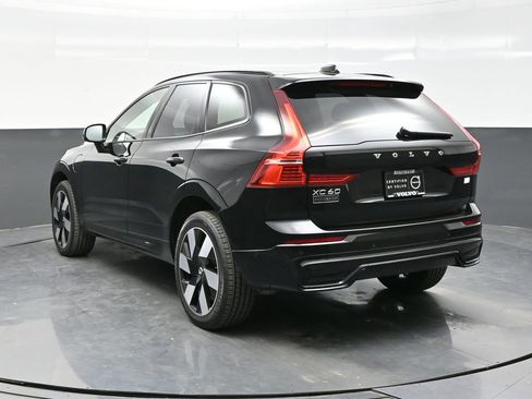 Used 2023 Volvo XC60 T8 Ultimate w/ Climate Package image 5