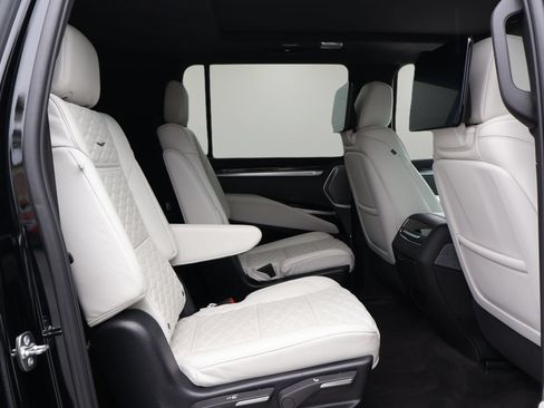 Certified 2025 Cadillac Escalade ESV V AWD/4WD image 21