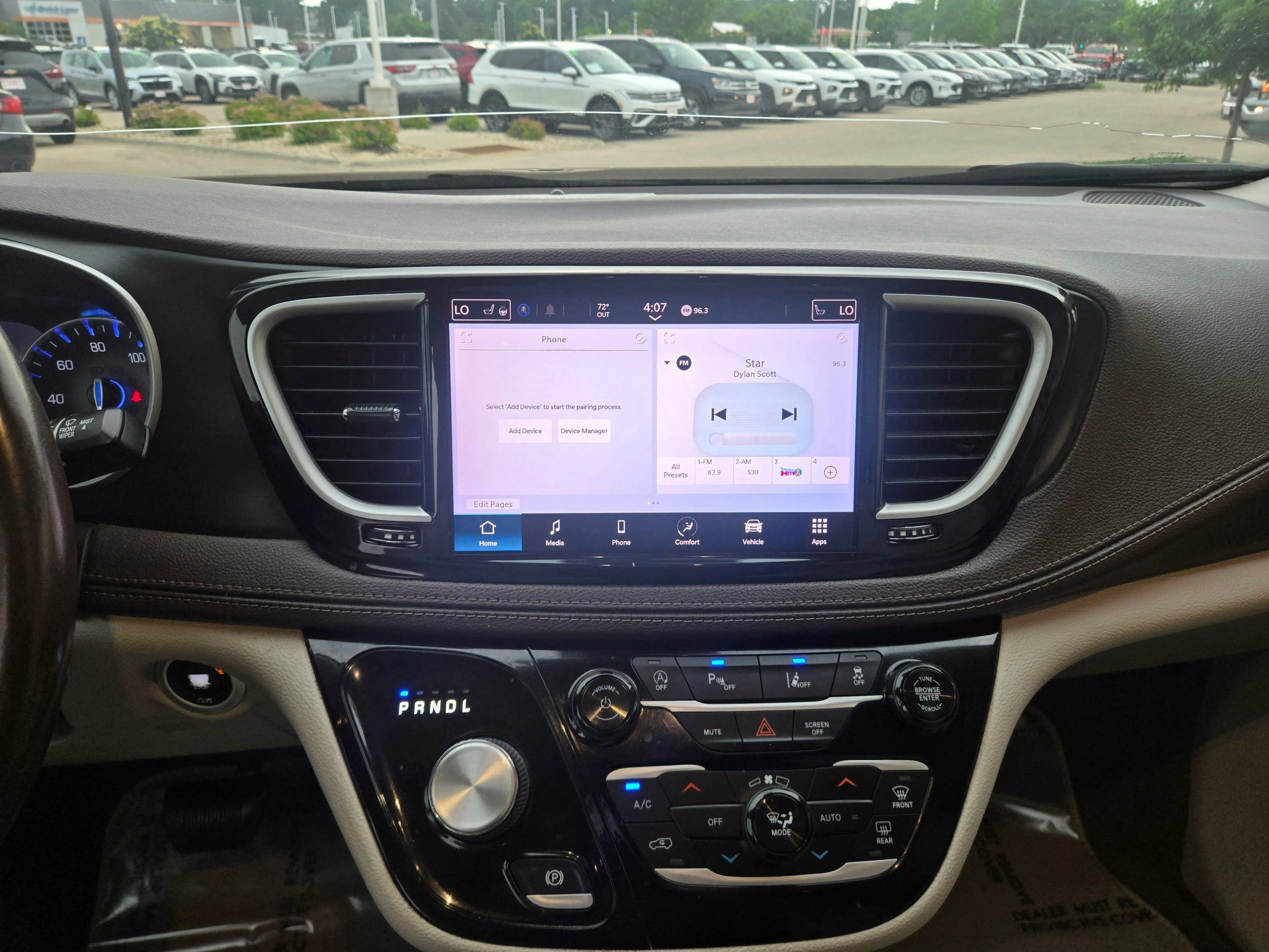 Used 2021 Chrysler Pacifica Touring-L FWD image 12