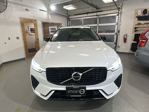 Certified 2025 Volvo XC60 B5 Core image 1