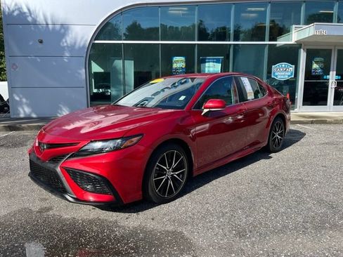 Used 2022 Toyota Camry SE FWD image 2