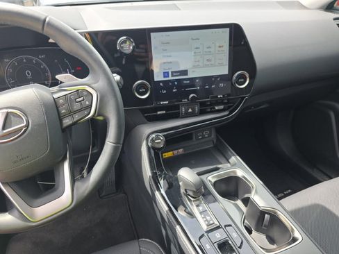 Used 2025 Lexus NX 250 FWD w/ Towing Package (2000 Lbs) image 6