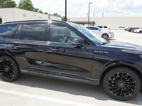 Used 2023 Lincoln Aviator Reserve w/ Equipment Group 201A RWD image 4