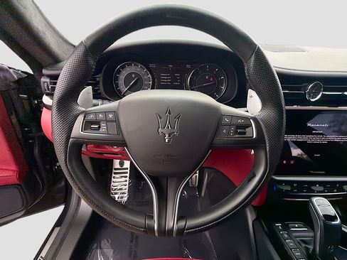 Used 2023 Maserati Quattroporte Modena RWD image 38