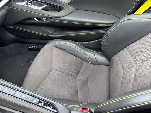 Used 2021 Chevrolet Corvette Stingray Premium Conv w/ Z51 Performance Package image 21