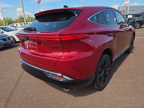 Certified 2023 Toyota Venza XLE image 3