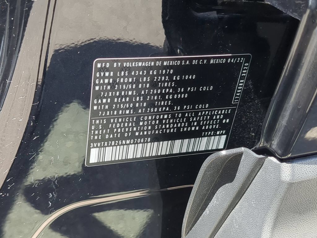 Certified 2022 Volkswagen Taos SE FWD image 36