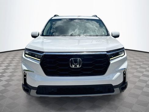 Used 2025 Honda Pilot Touring image 2