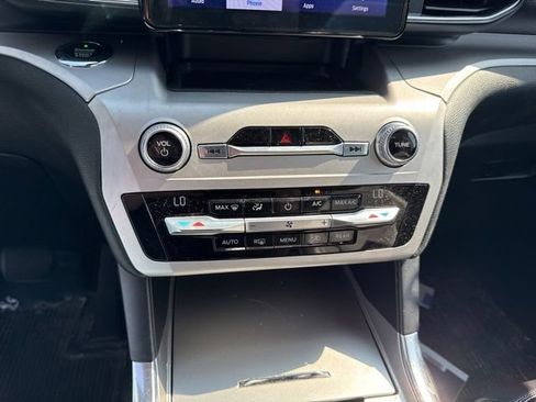 Used 2020 Ford Explorer XLT w/ Equipment Group 202A AWD/4WD image 29