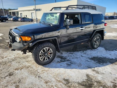 Used 2010 Toyota FJ Cruiser 4WD image 1
