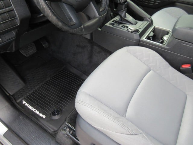 Used 2025 Toyota Tacoma SR5 AWD/4WD image 18