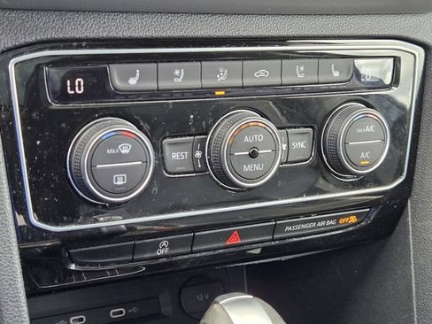 Used 2023 Volkswagen Atlas SEL Premium image 21