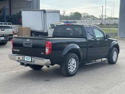 Used 2015 Nissan Frontier SV image 5