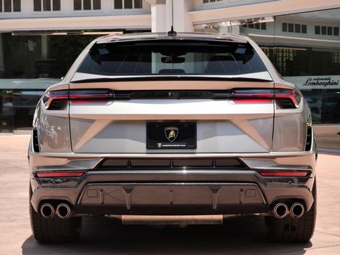 Used 2023 Lamborghini Urus Performante AWD/4WD image 4