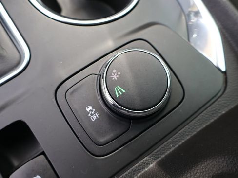 Used 2021 Chevrolet Traverse LT FWD image 24