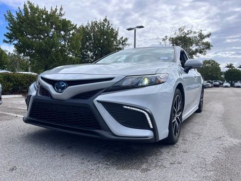 Used 2024 Toyota Camry SE image 2