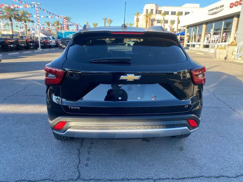 Used 2025 Chevrolet Trax LT image 8