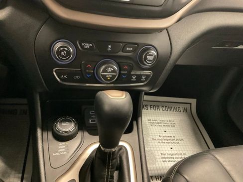 Used 2018 Jeep Cherokee Limited AWD/4WD image 22