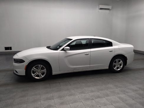 Used 2022 Dodge Charger SXT RWD image 2