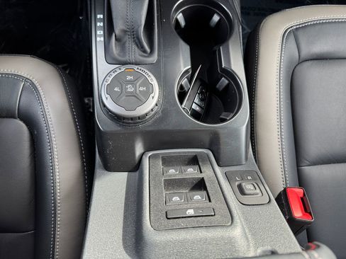 Used 2025 Ford Bronco Outer Banks image 29