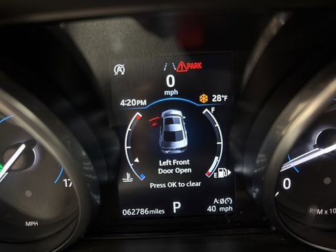 Used 2018 Jaguar XE Premium image 15