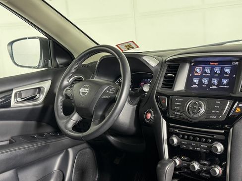 Used 2019 Nissan Pathfinder SV AWD/4WD image 32