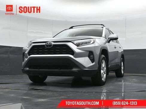 Used 2021 Toyota RAV4 XLE AWD/4WD image 38