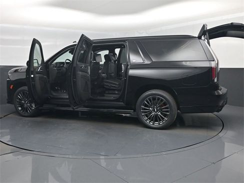 Used 2023 Cadillac Escalade ESV V image 71