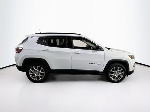 Used 2022 Jeep Compass Latitude AWD/4WD image 4