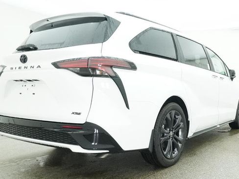 New 2026 Toyota Sienna XSE FWD image 21