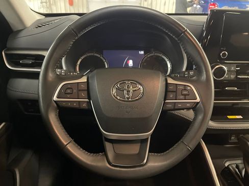 Certified 2023 Toyota Highlander XLE image 14