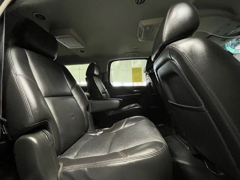 Used 2014 Chevrolet Suburban LT image 34