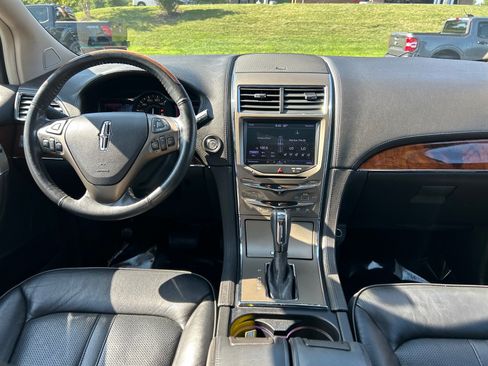 Used 2013 Lincoln MKX AWD image 3