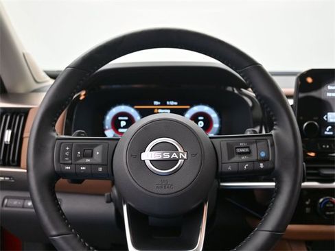 Used 2025 Nissan Pathfinder Platinum image 21