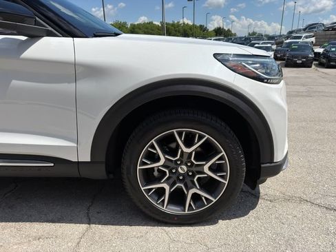Used 2025 Ford Explorer Platinum w/ Ultimate Package AWD/4WD image 9