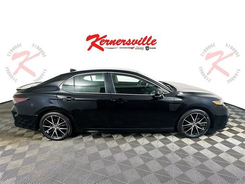 Used 2024 Toyota Camry SE image 8