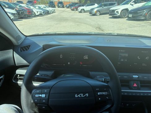 Used 2025 Kia K4 LXS image 29