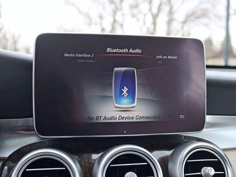 Used 2019 Mercedes-Benz GLC 300 GLC 300 4MATIC Sport Utility 4 image 24