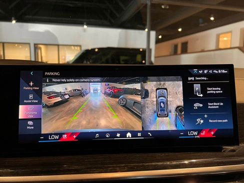 Used 2024 BMW X7 xDrive40i w/ M Sport Package image 19