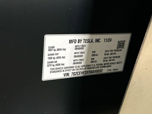 Used 2024 Tesla Cybertruck AWD Crew Cab image 41