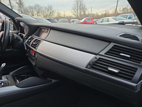 Used 2011 BMW X5 M AWD/4WD image 32