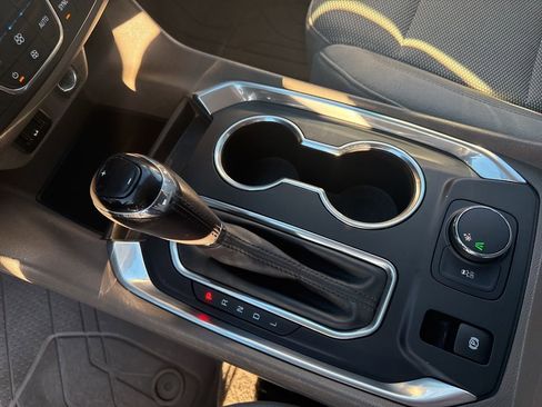 Used 2020 Chevrolet Traverse LT image 24