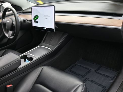 Used 2021 Tesla Model 3 Standard Range Plus image 41