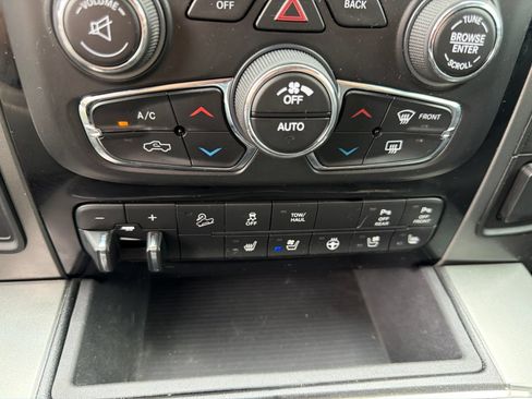 Used 2018 RAM 2500 Laramie w/ Sport Appearance Group AWD/4WD image 12